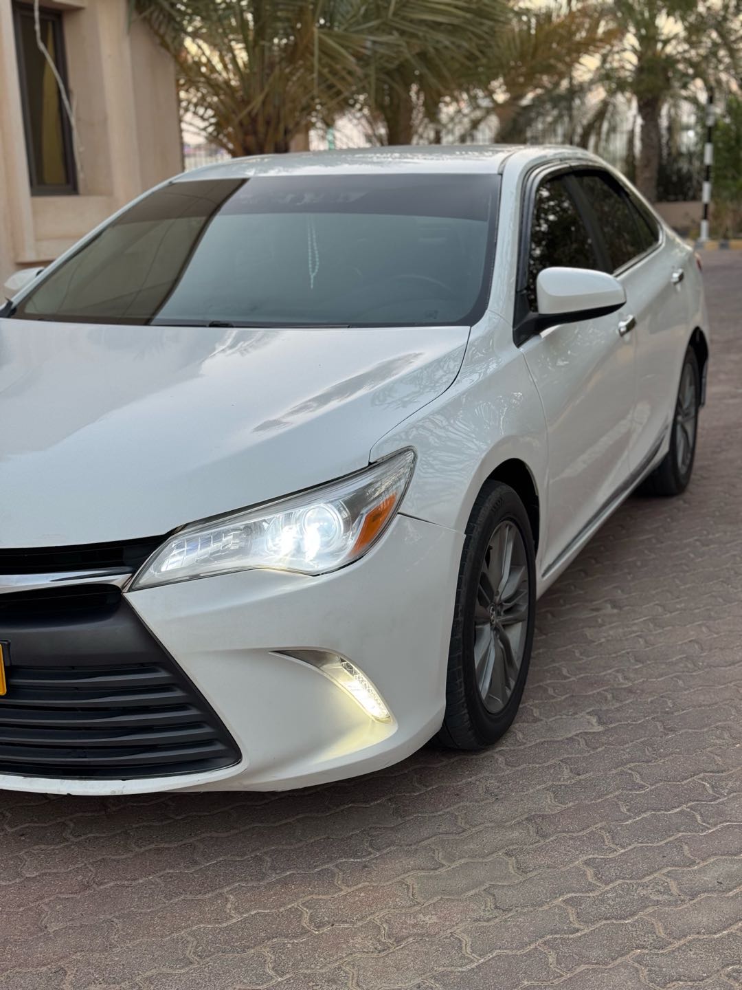 Car Image 2015 TOYOTA CAMRY SE