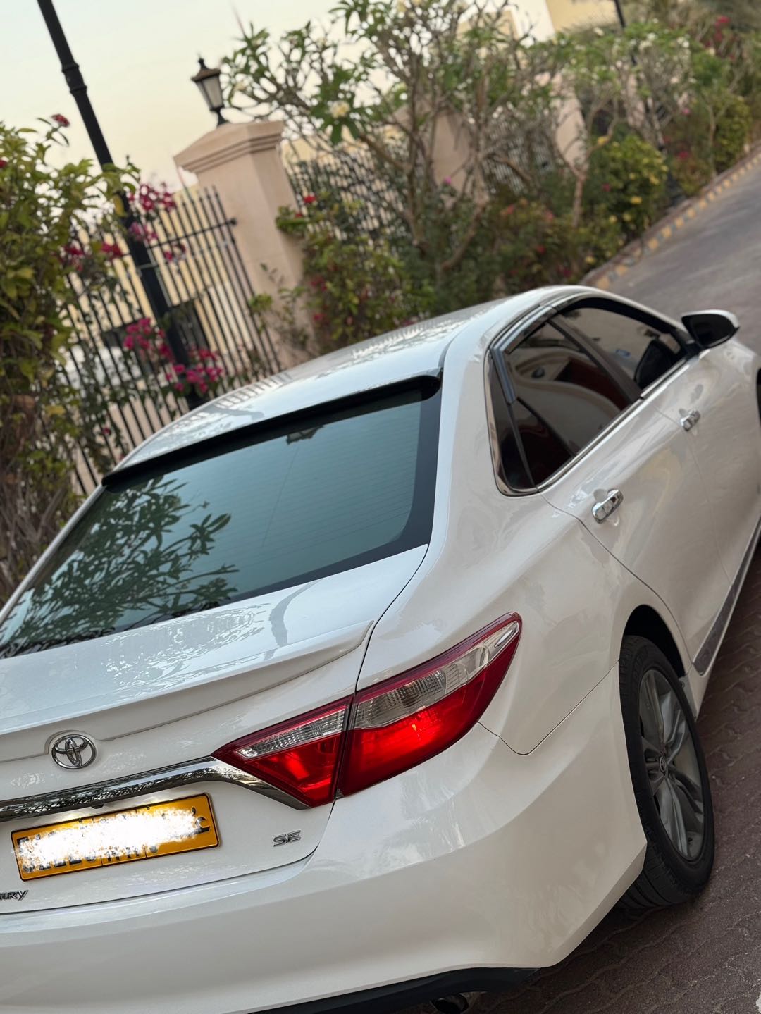 Car Image 2015 TOYOTA CAMRY SE