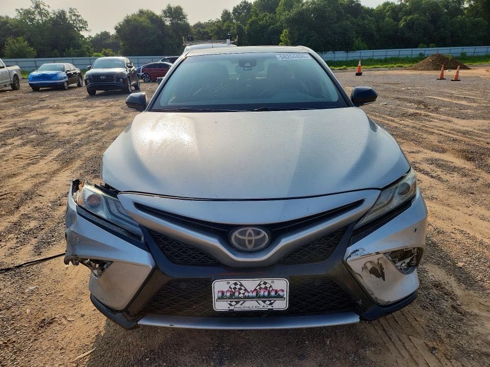 Car Image 2018 TOYOTA CAMRY