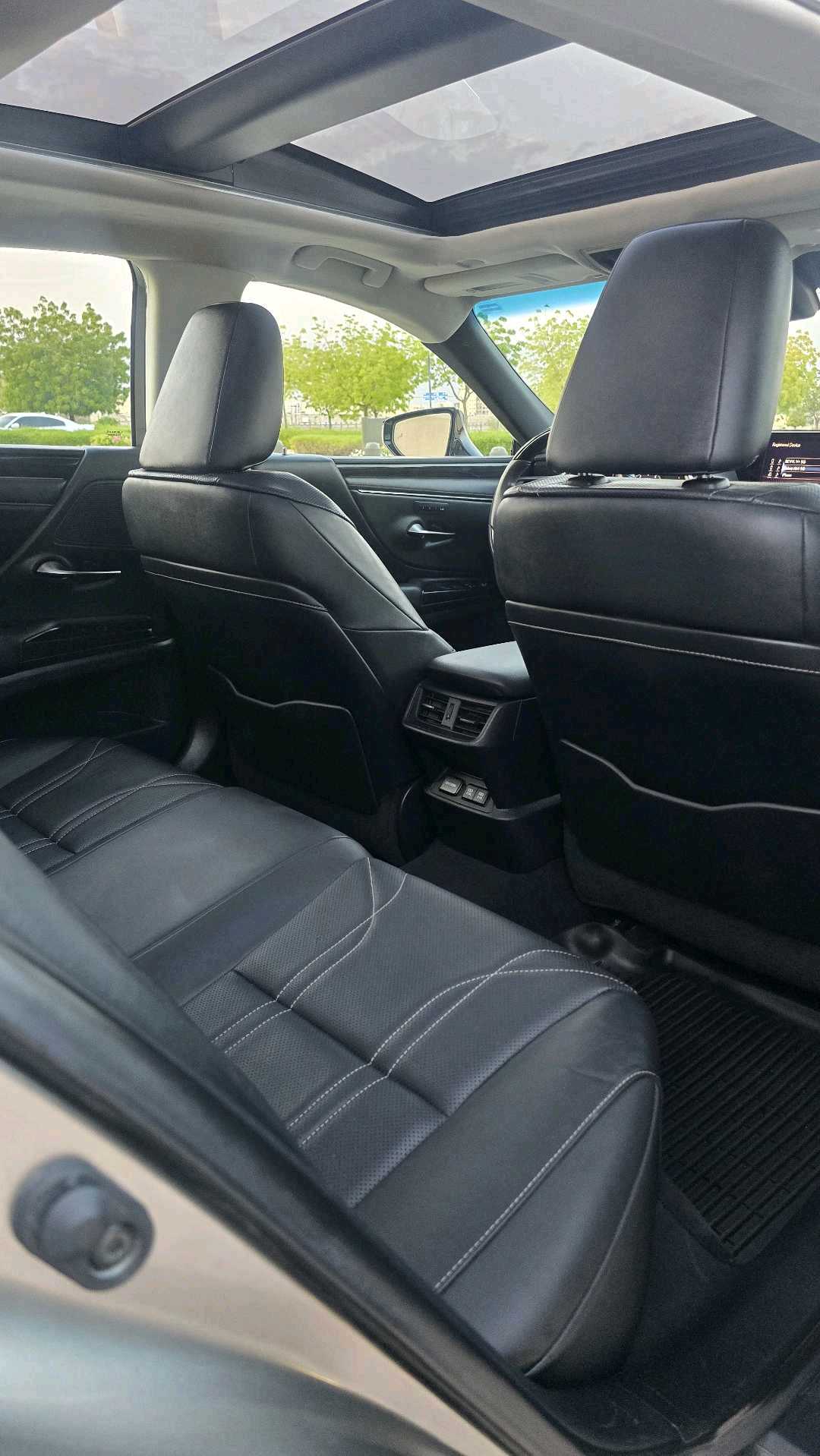 Car Image 2019 LEXUS ES 350