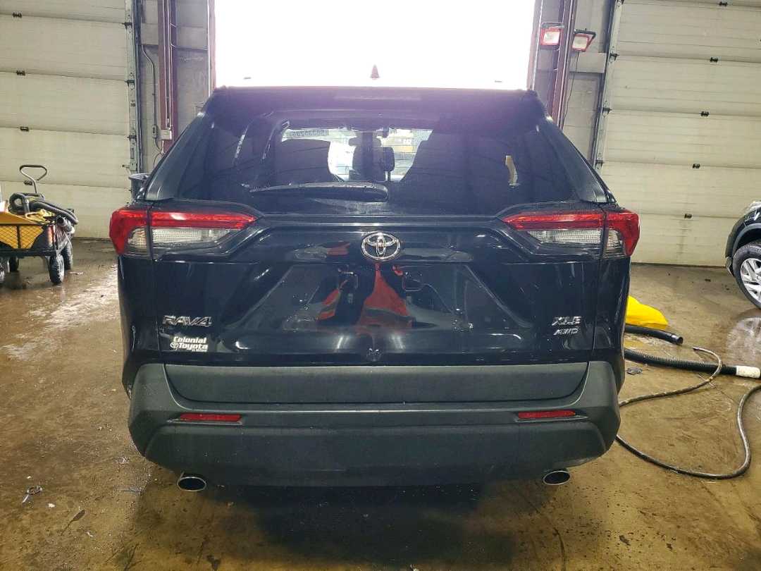 Car Image 2021 TOYOTA RAV4