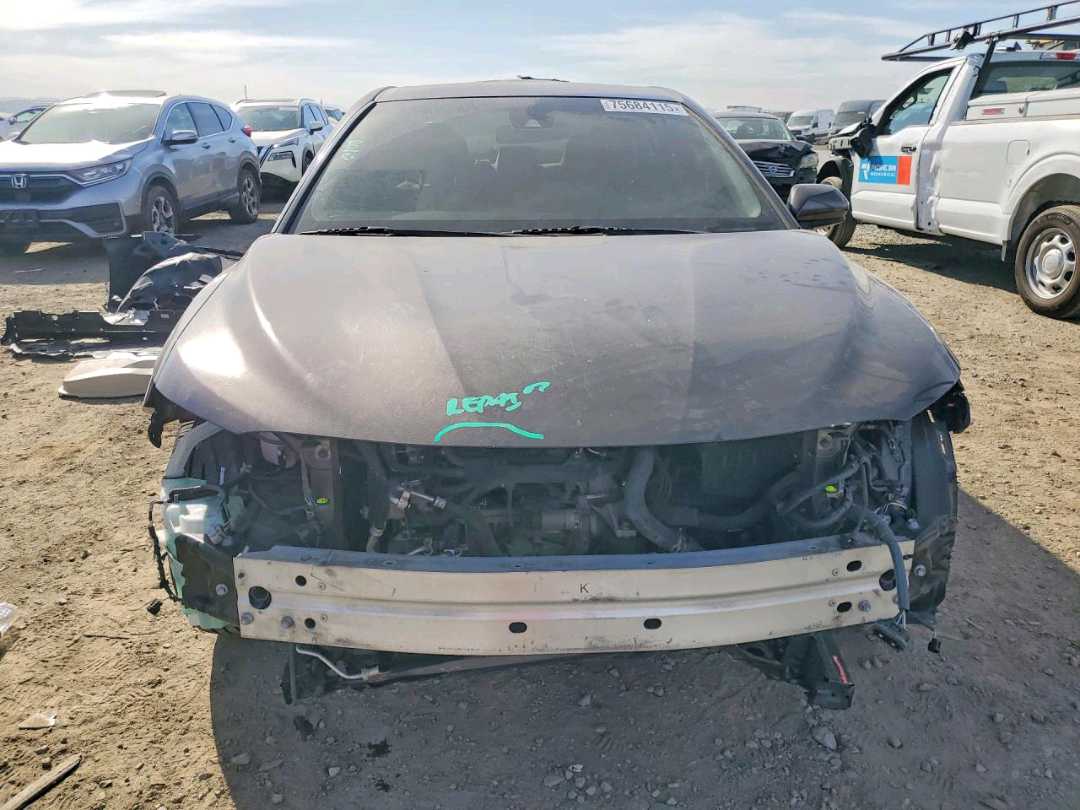Car Image 2018 TOYOTA CAMRY