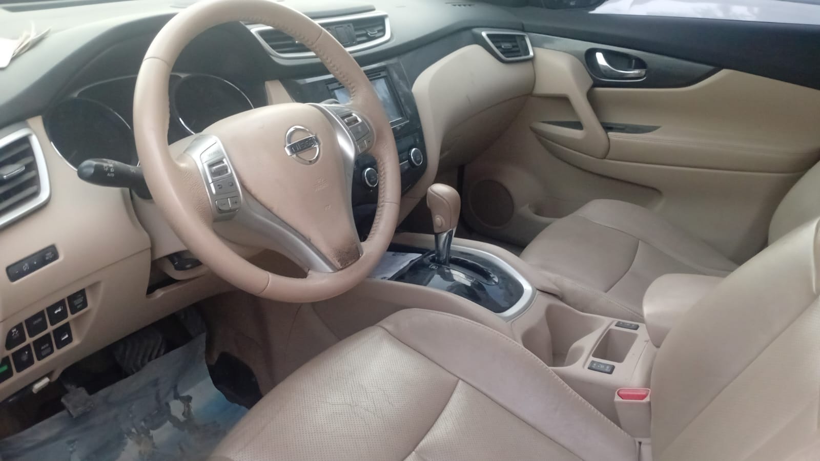 Car Image 2015 NISSAN ROGUE