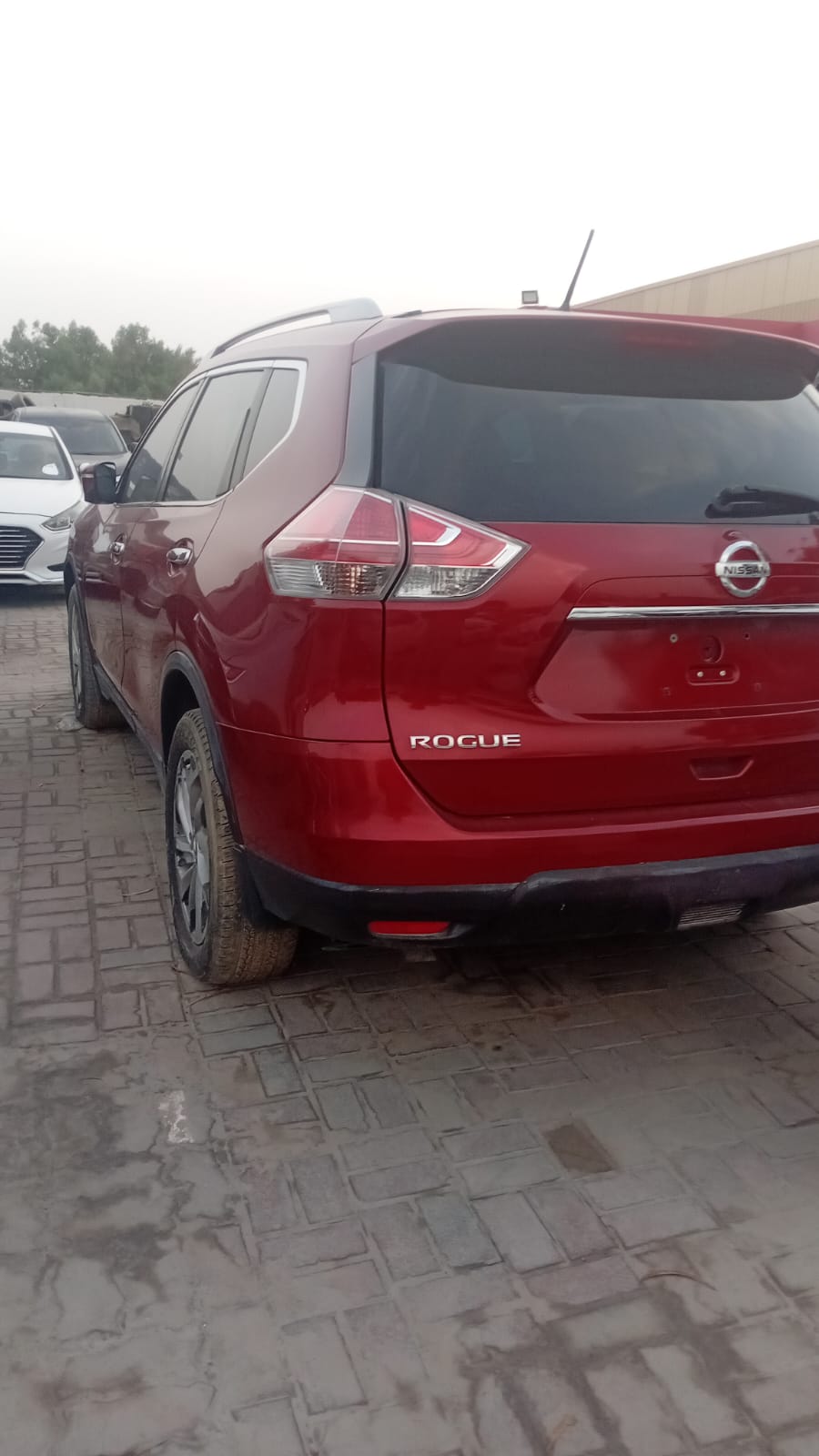 Car Image 2015 NISSAN ROGUE