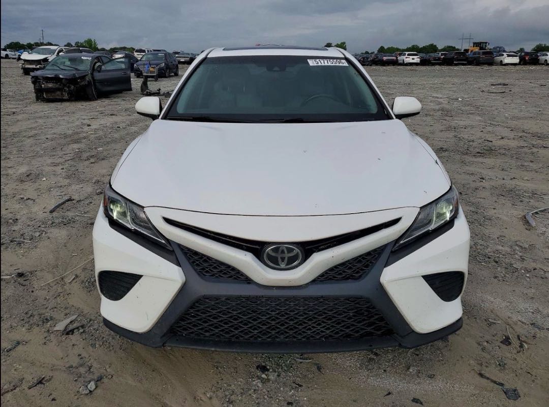 Car Image 2018 TOYOTA CAMRY