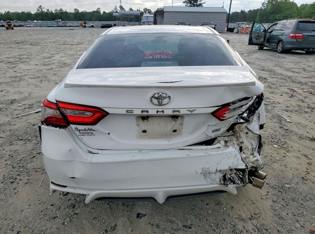 Car Image 2018 TOYOTA CAMRY