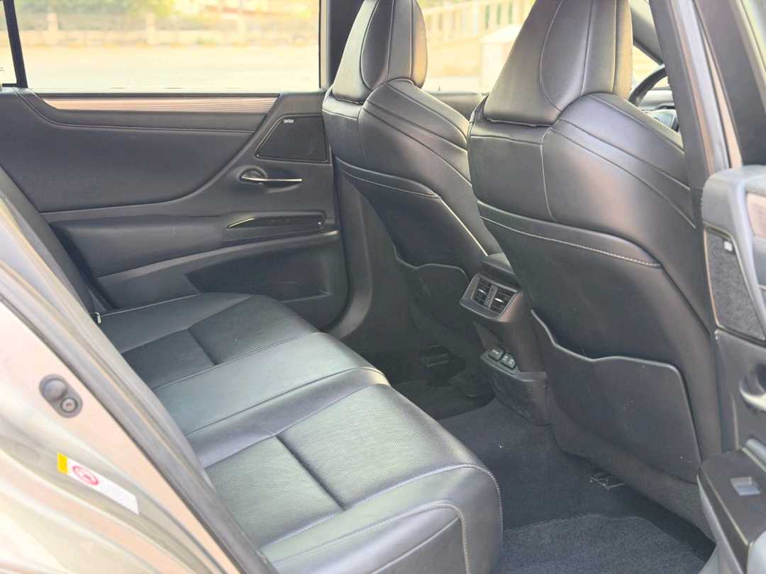 Car Image 2019 LEXUS ES 350