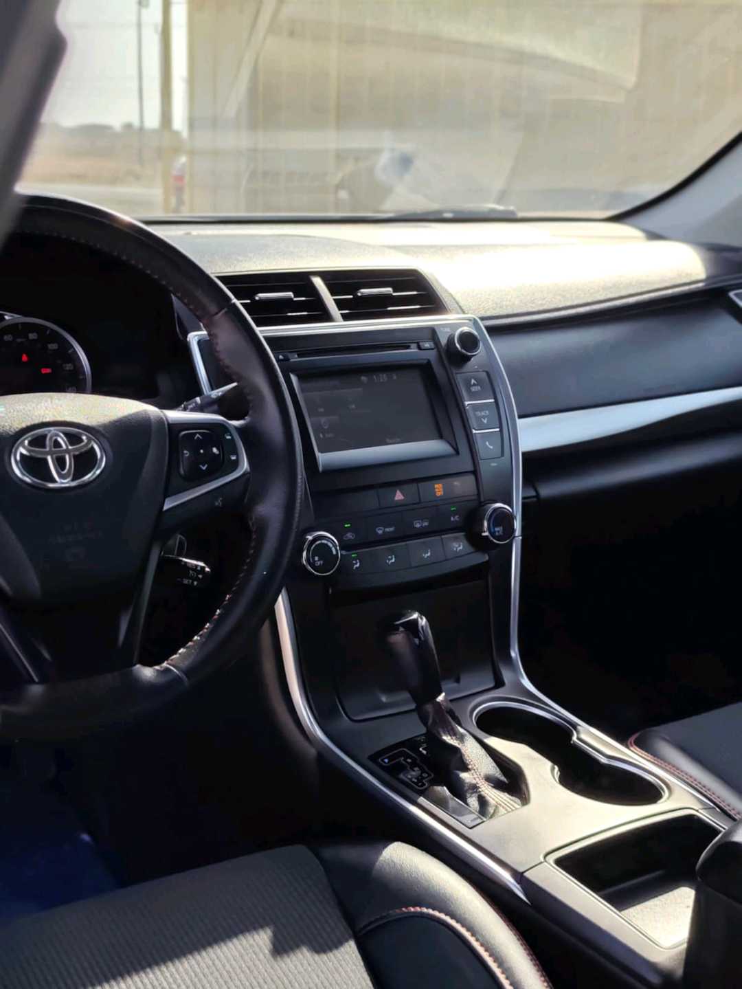 Car Image 2017 TOYOTA CAMRY SE