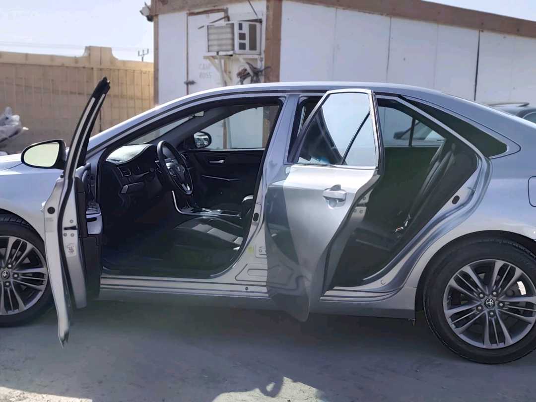 Car Image 2017 TOYOTA CAMRY SE