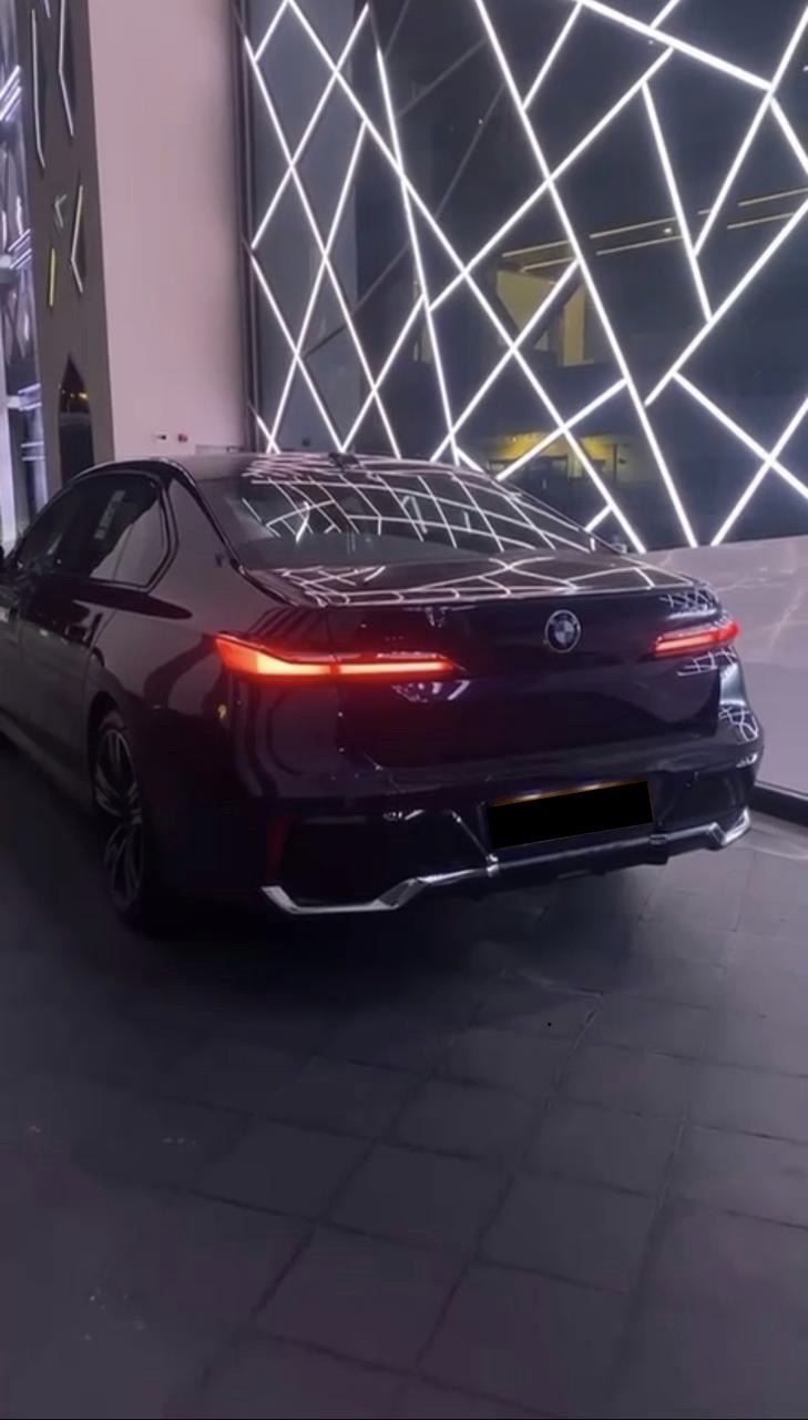 BMW i7 2023