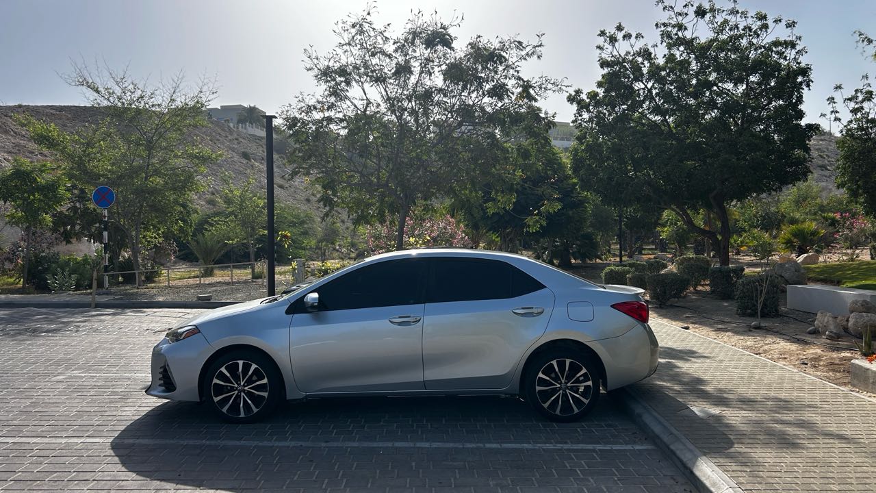 Car Image 2017 TOYOTA COROLLA SE
