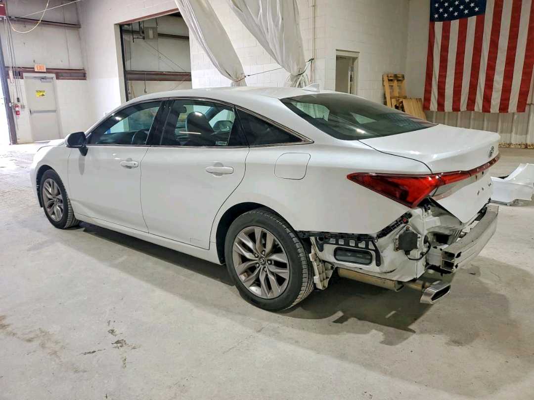 Car Image 2019 TOYOTA AVALON