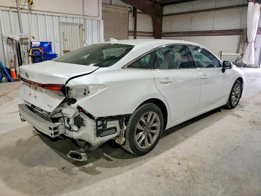 Car Image 2019 TOYOTA AVALON