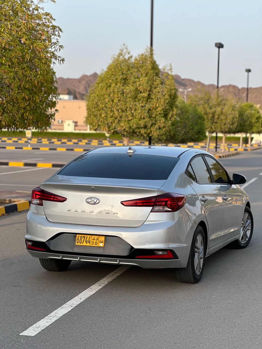 Car Image 2019 HYUNDAI ELANTRA SE