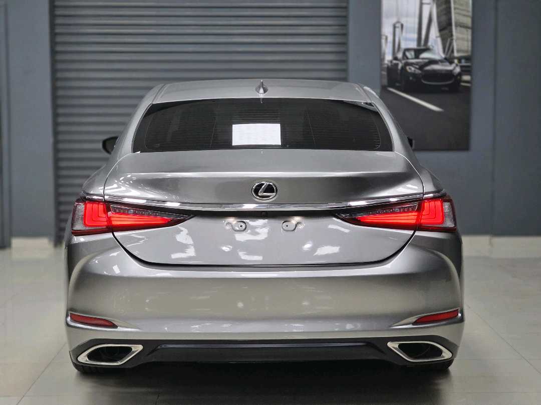 Car Image 2020 LEXUS ES 350