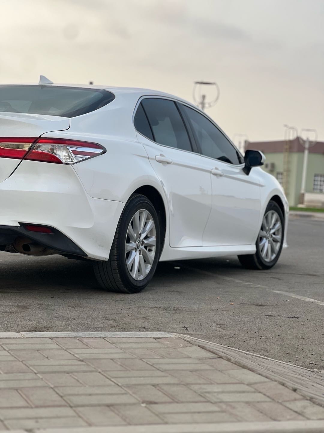 Car Image 2020 TOYOTA CAMRY LE