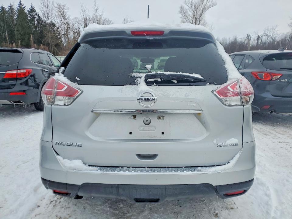Car Image 2015 NISSAN ROGUE