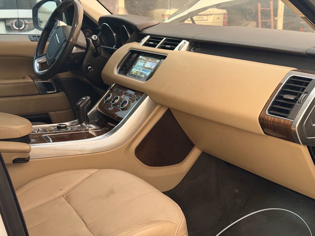 Car Image 2016 LAND ROVER SPORT