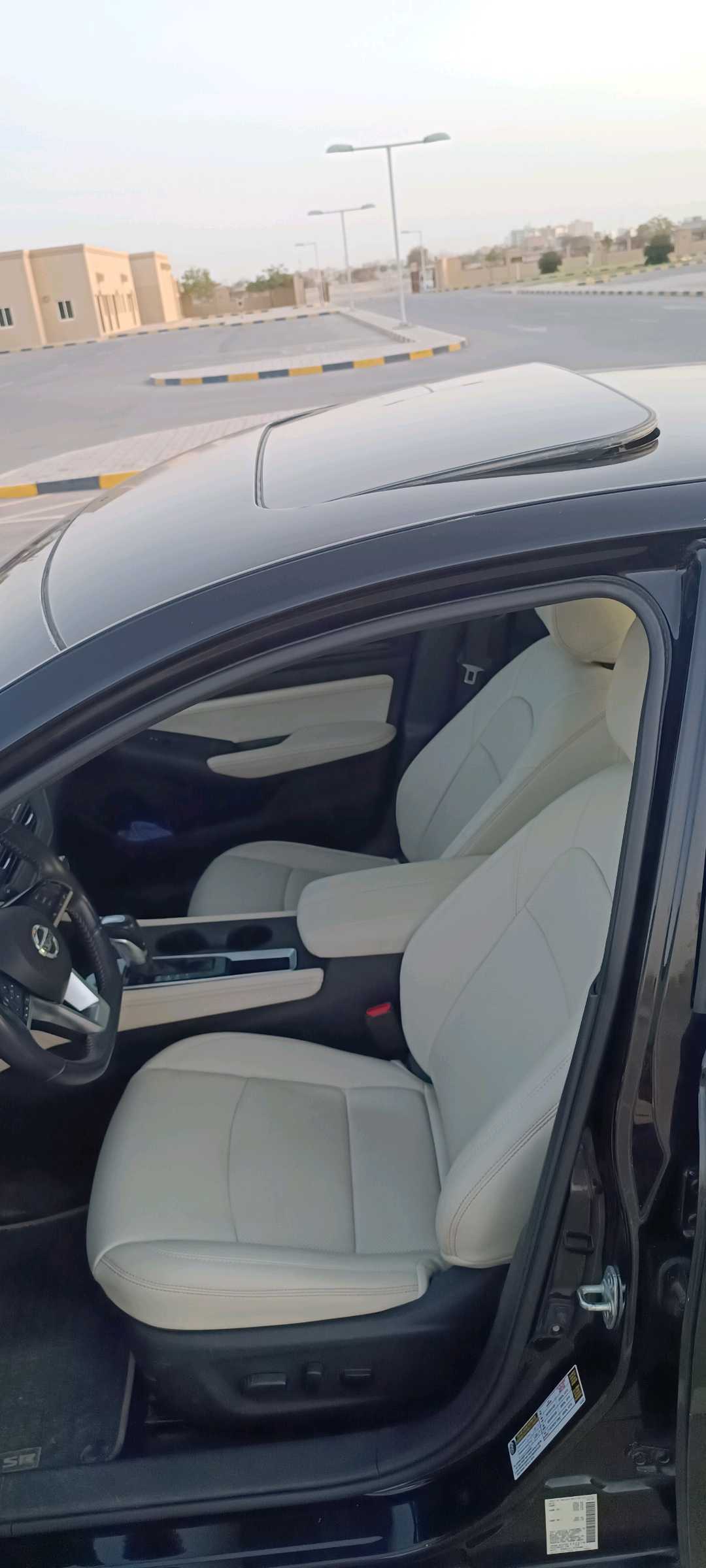 Car Image 2019 NISSAN ALTIMA SR
