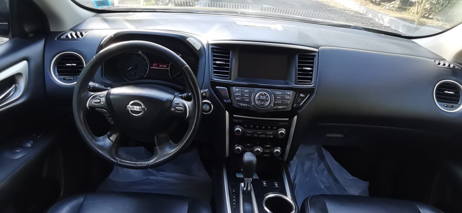 Car Image 2017 NISSAN PATHFINDER SV
