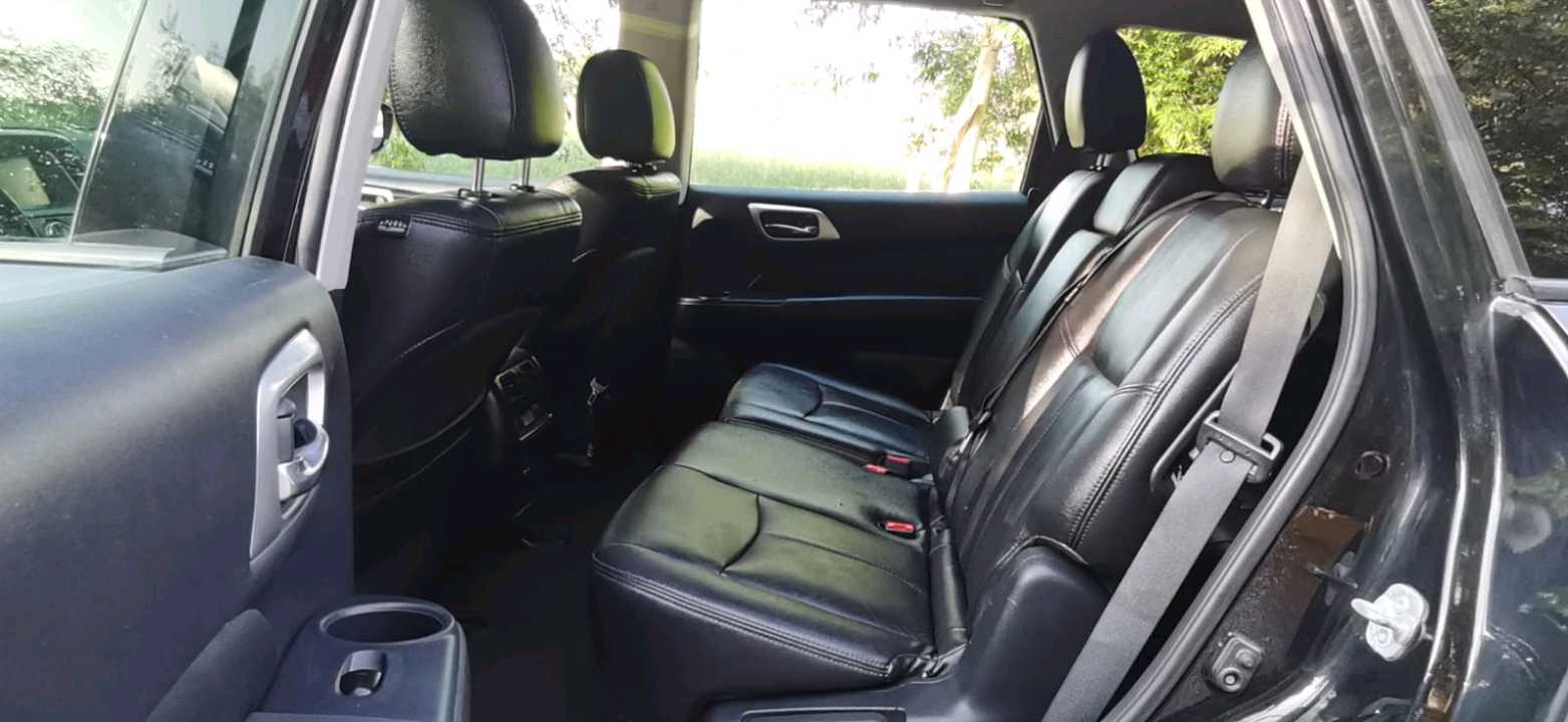 Car Image 2017 NISSAN PATHFINDER SV