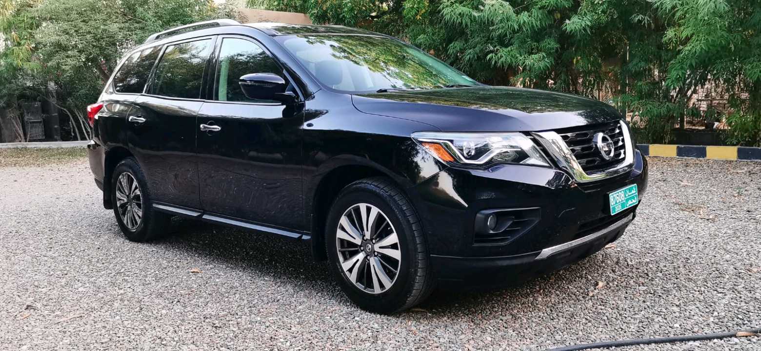 Car Image 2017 NISSAN PATHFINDER SV