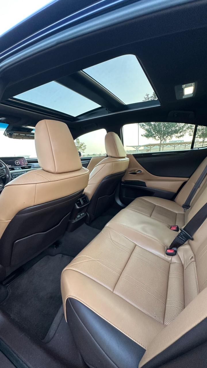 Car Image 2019 LEXUS ES 350