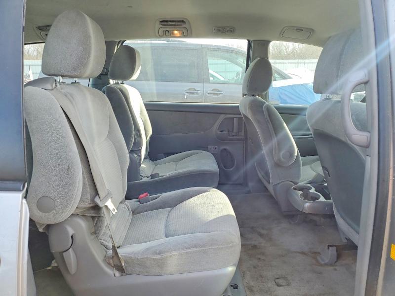 Car Image 2010 TOYOTA SIENNA