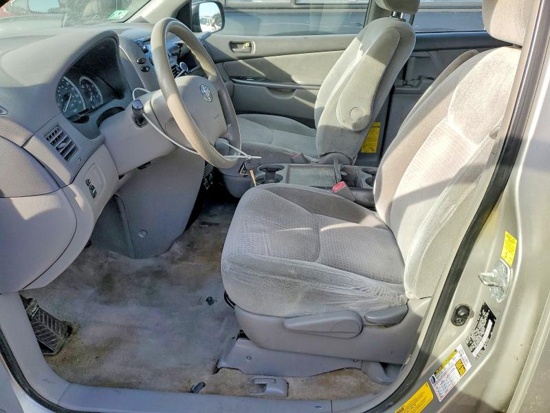 Car Image 2010 TOYOTA SIENNA